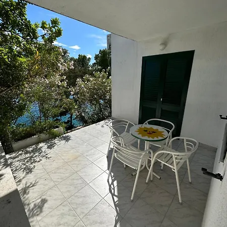 Povlja Bungalows * Повляна