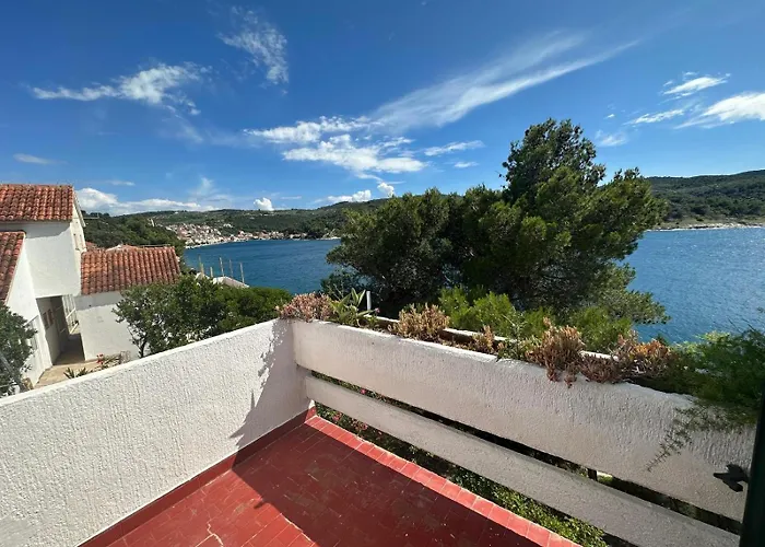 Povlja Bungalows بوفليا